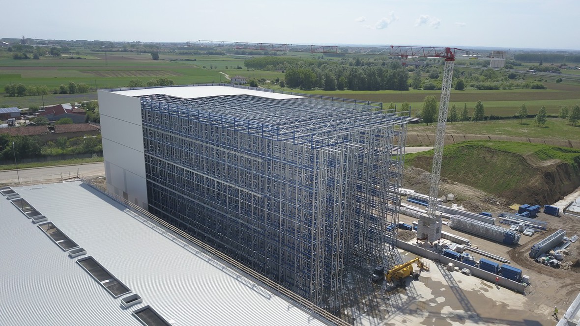   Magazzino automatico autoportante per stoccaggio pallet in singola e doppia profondità  