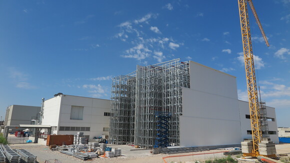  Magazzino autoportante con trsloelevatore con satellite 